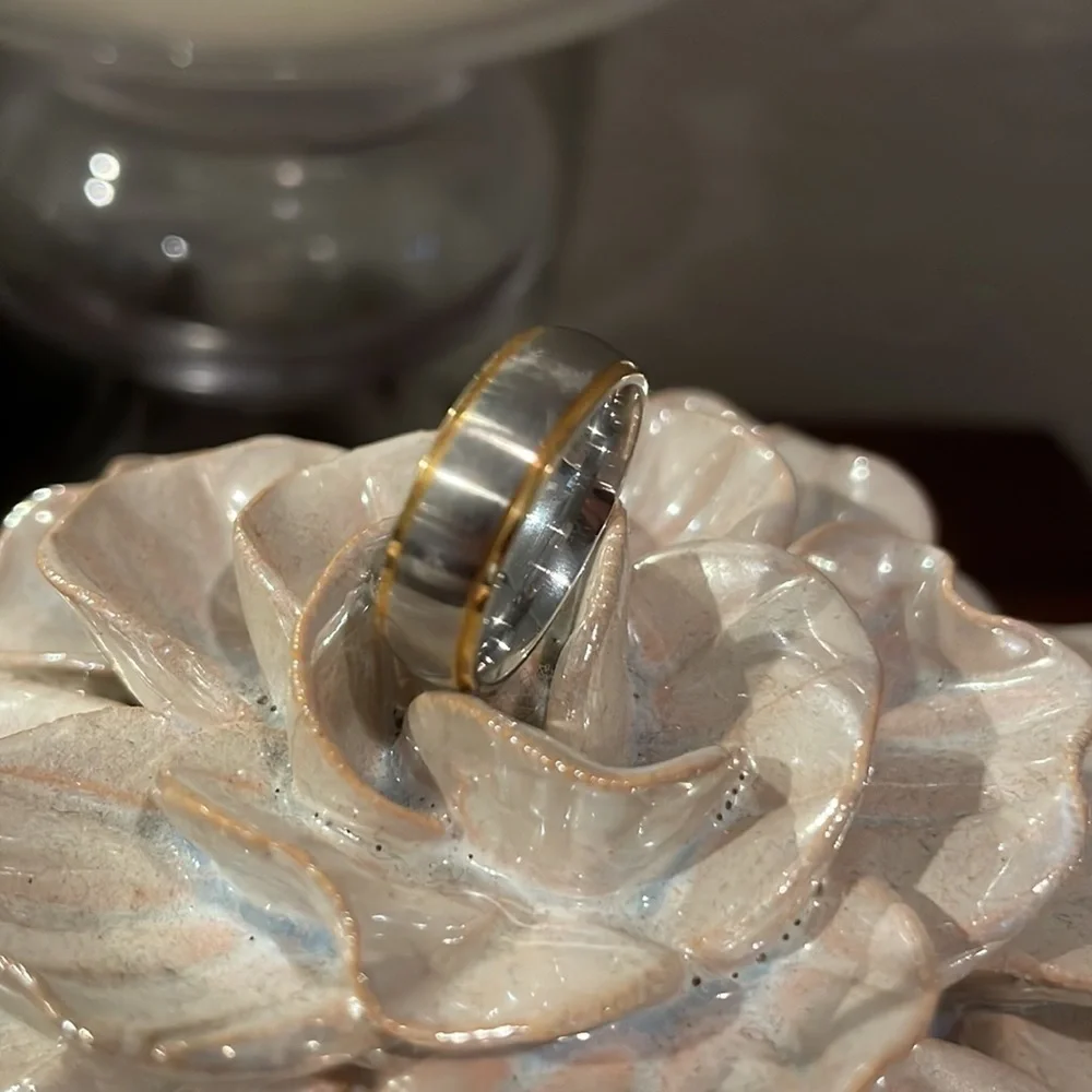 2 tone ring! stainless & gold plated band 💛🩶